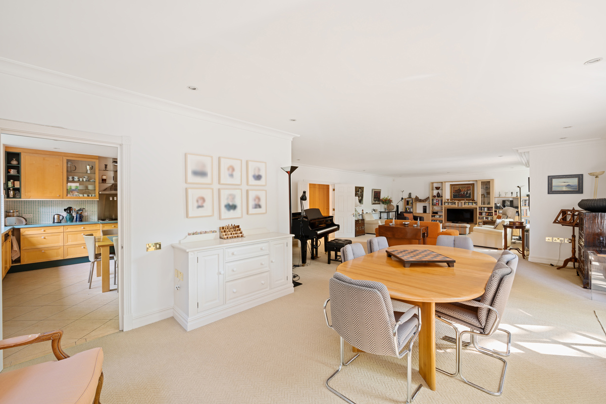Medium 52d maresfield gardens lo 8
