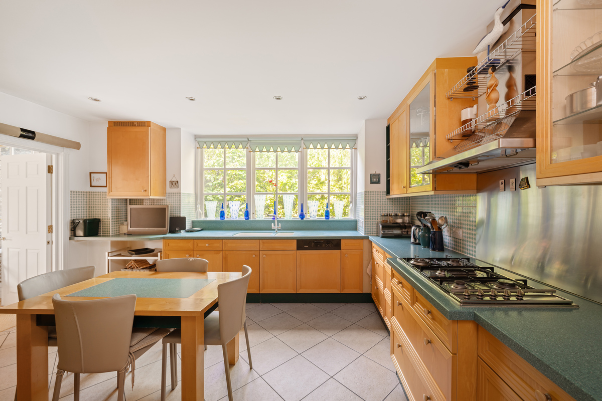 Medium 52d maresfield gardens lo 11