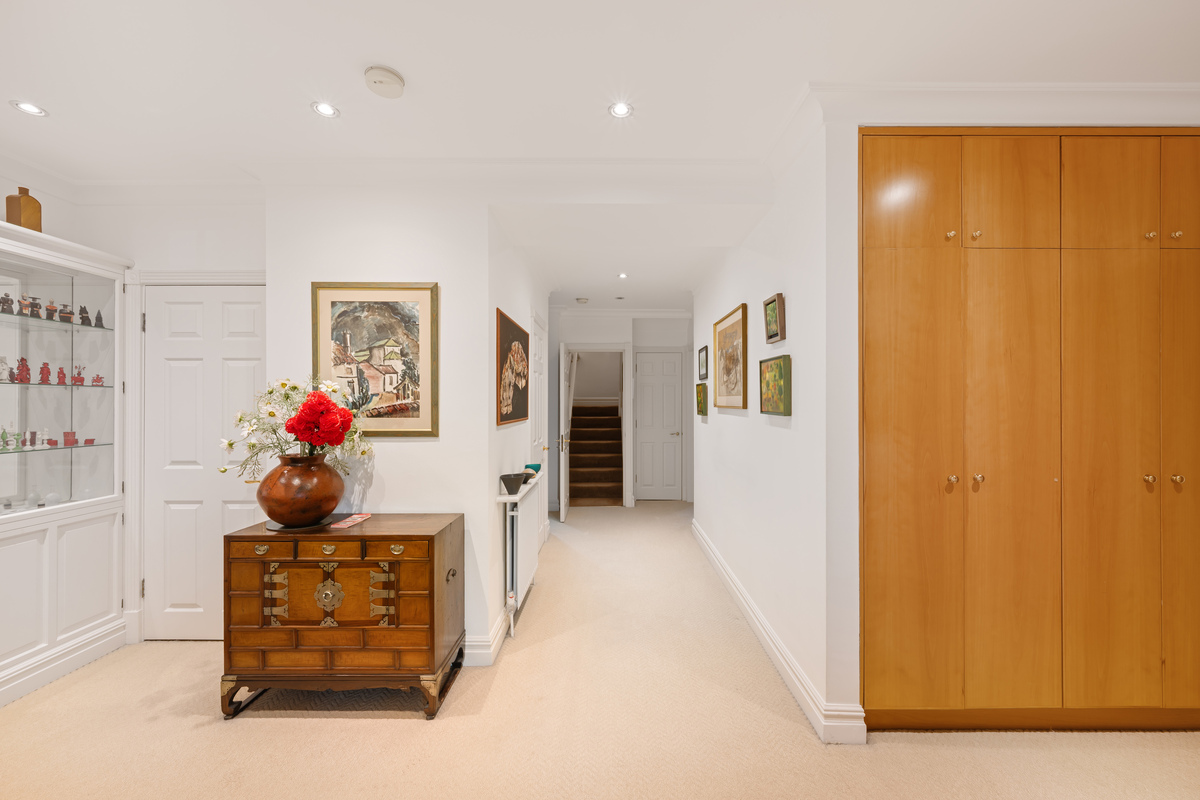 Medium 52d maresfield gardens lo 13