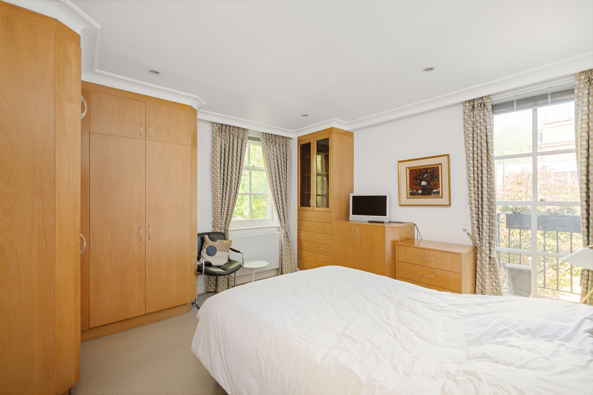 Medium 52d maresfield gardens lo 18
