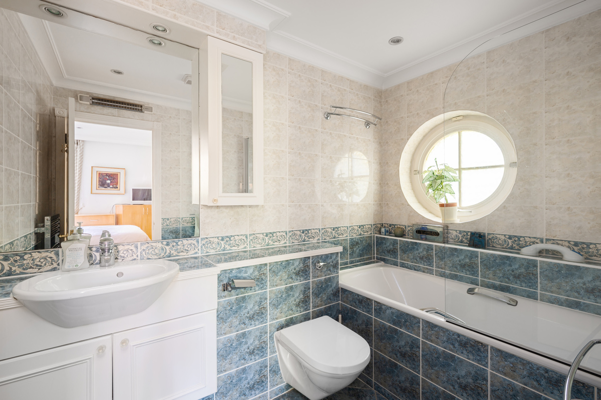 Medium 52d maresfield gardens lo 19