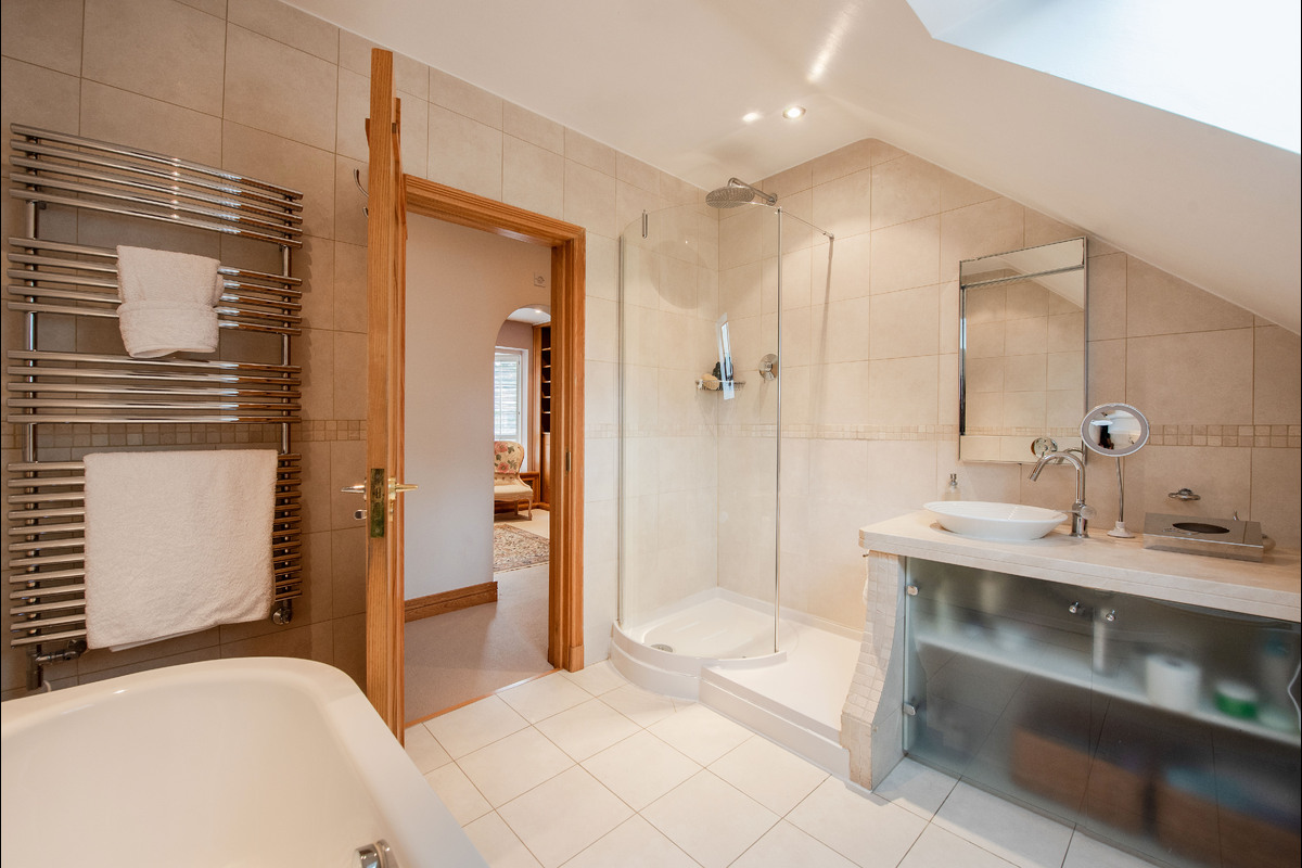 Medium 7 inverforth close 3198 bath1