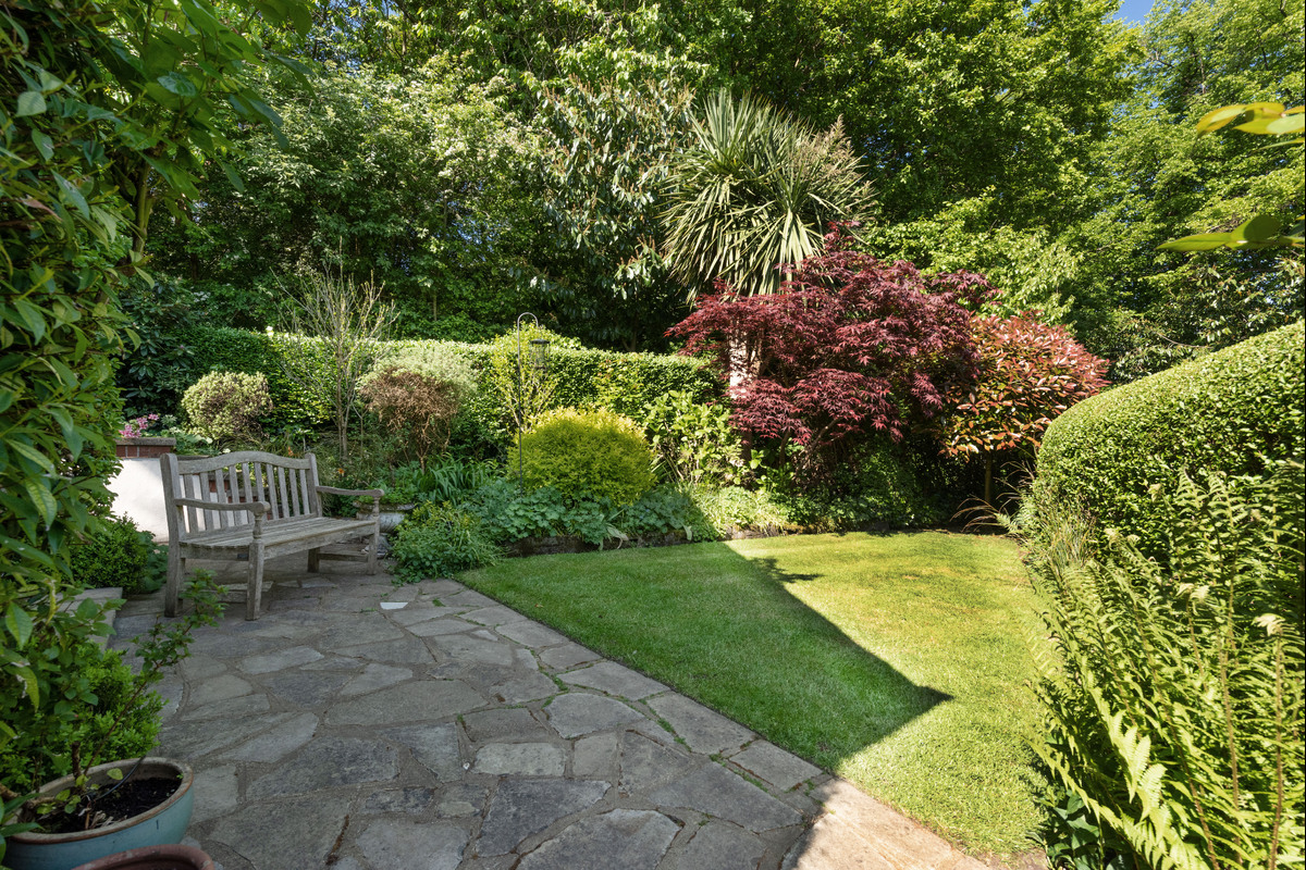Medium d0368 the old school hse sandy rd gdn