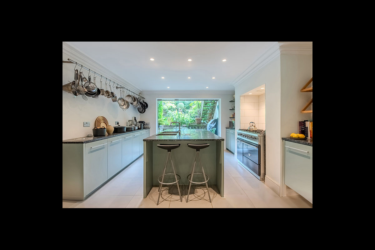 Medium 67 highgate west hill 3379 kit1 chairs removed 800px
