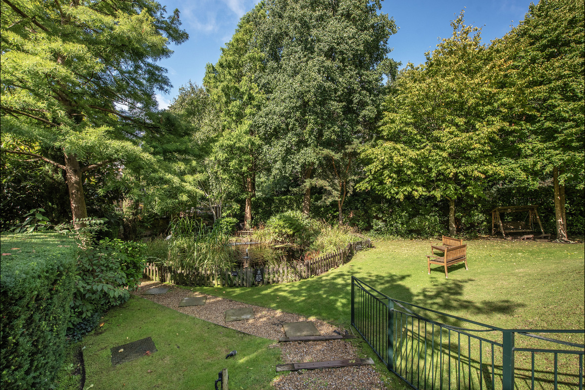 Medium 8 gainsborough house 3413 grounds2