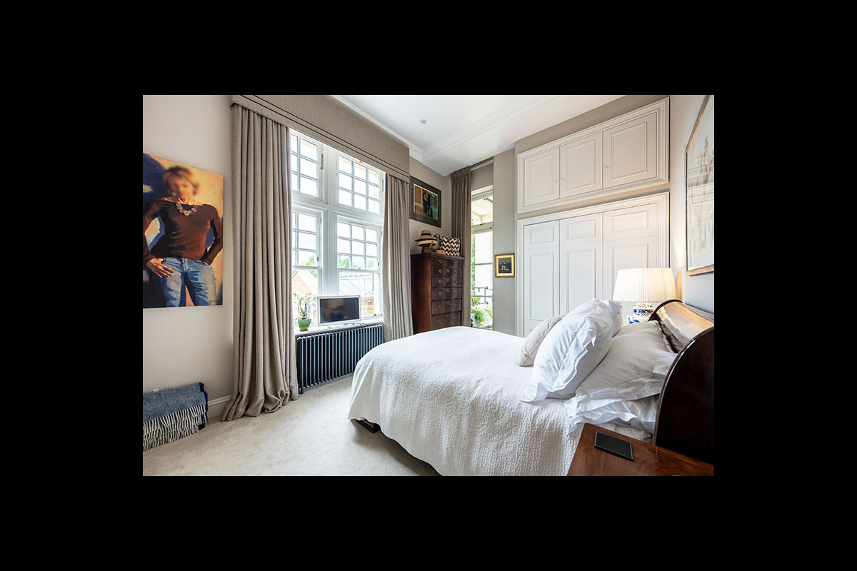 Medium 8 gainsborough house 3413 mainbed1 blow800px