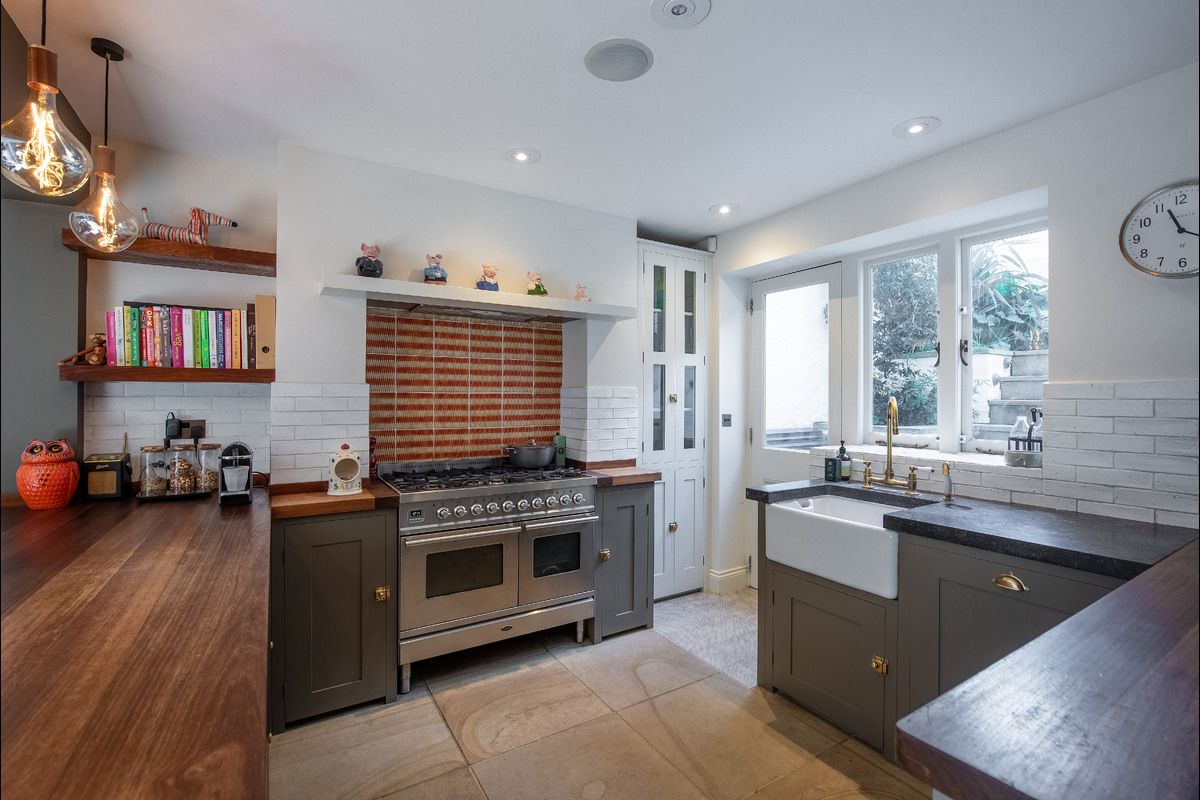 Medium 16 east heath road 3467 kit