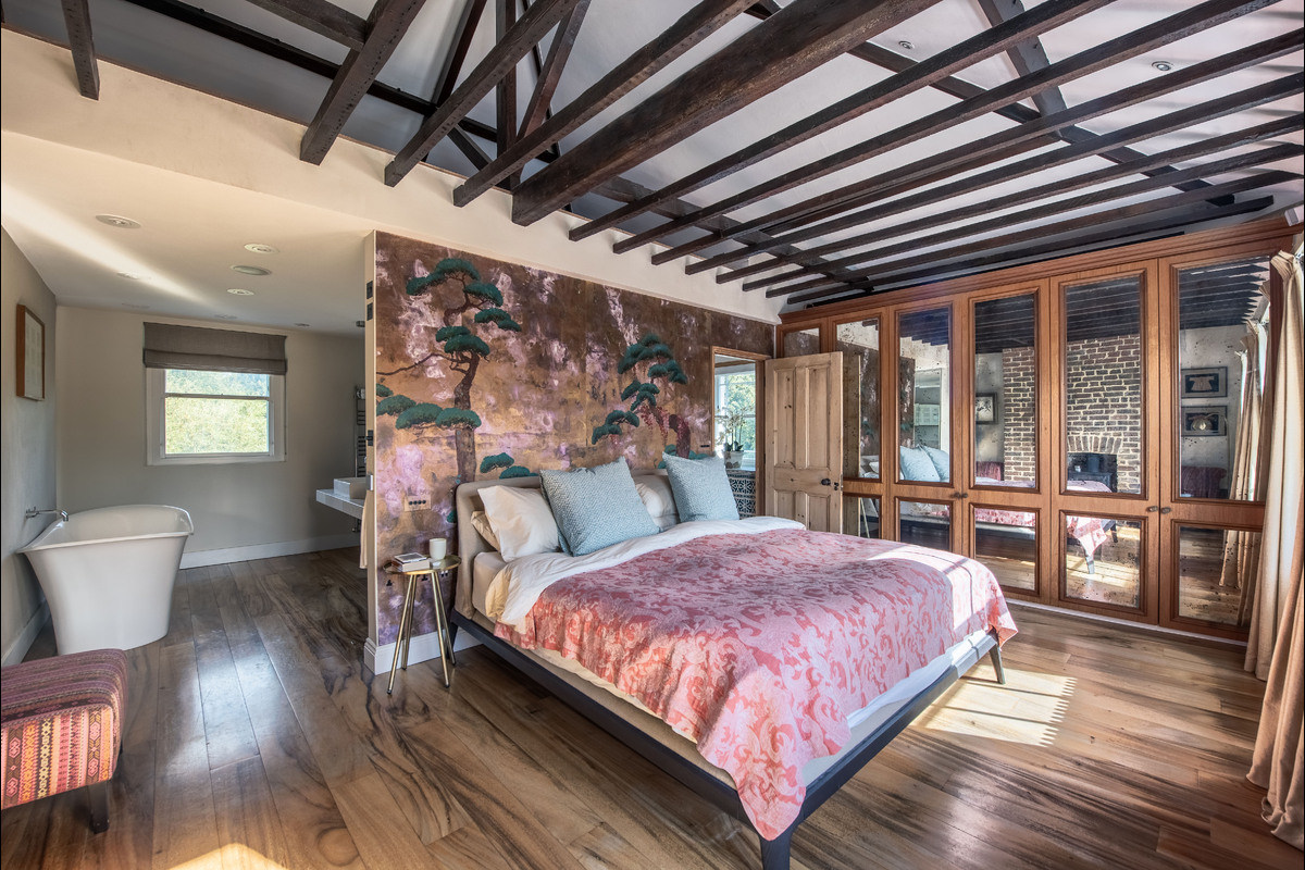 Medium 16 east heath road 3467 mainbed2