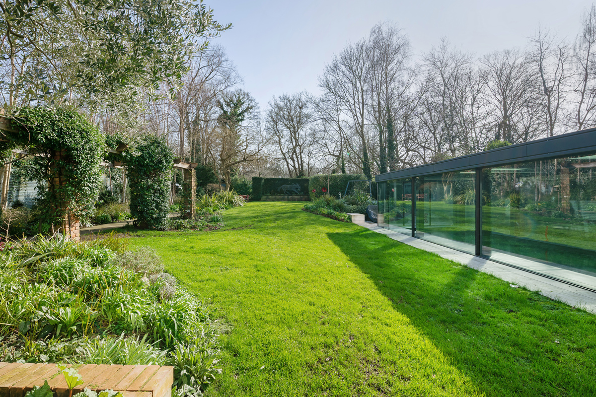 Medium 25 broadlands road lo 56