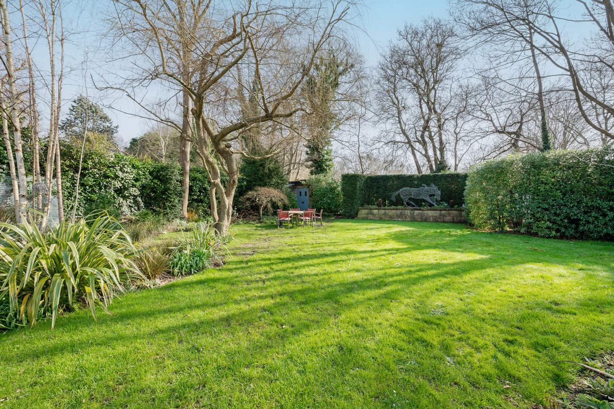 Medium 25 broadlands road lo 62