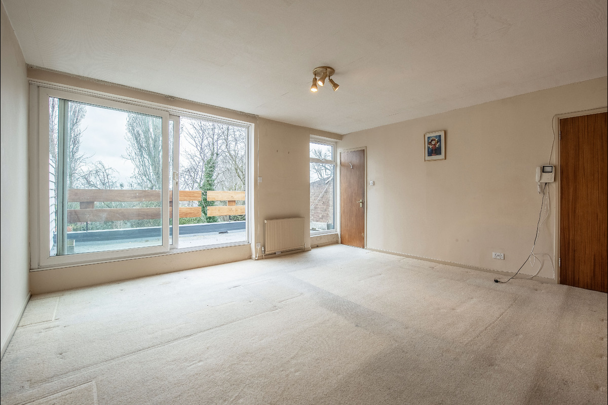 Medium 40 hermitage lane nw2 4083 top room