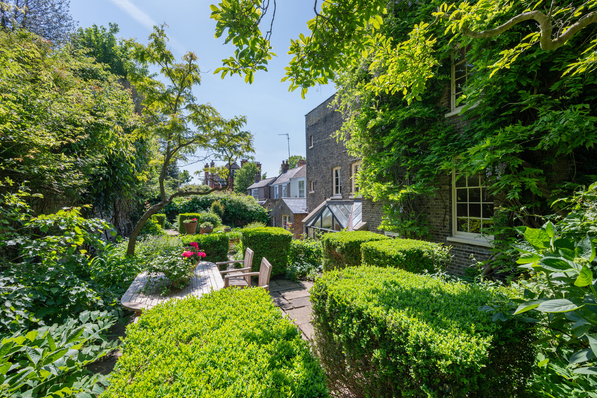 Medium 108 frognal hi 64