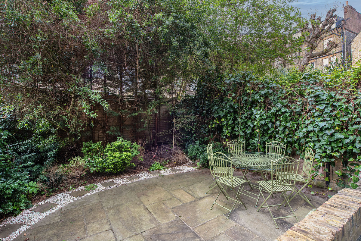 Medium 1 31 carlingford road 4127 gard1