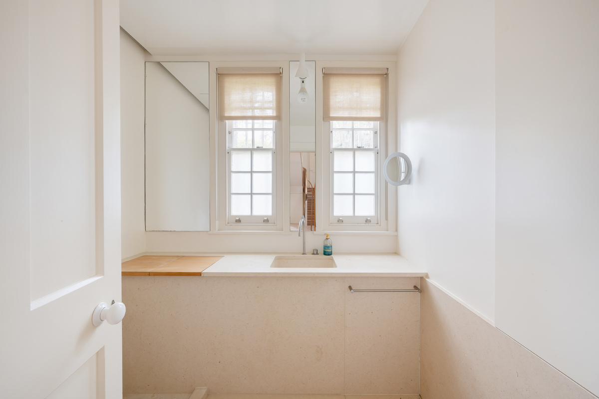 Medium 37a steeles road hi 8