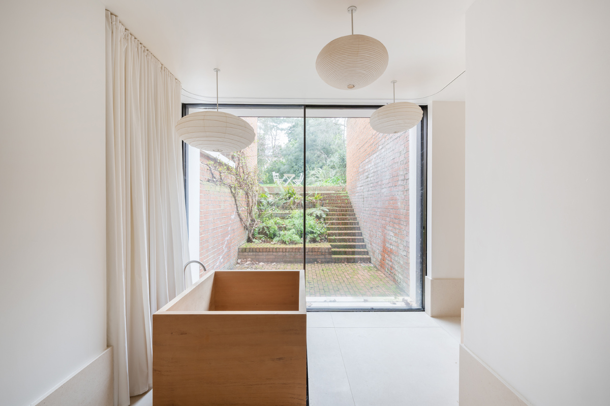 Medium 37a steeles road hi 17