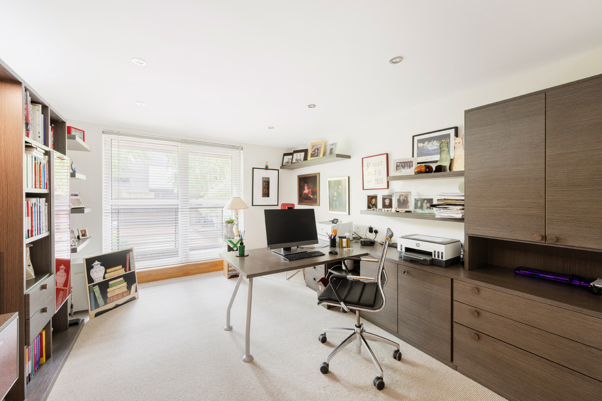 Medium 40 west heath road hi 19