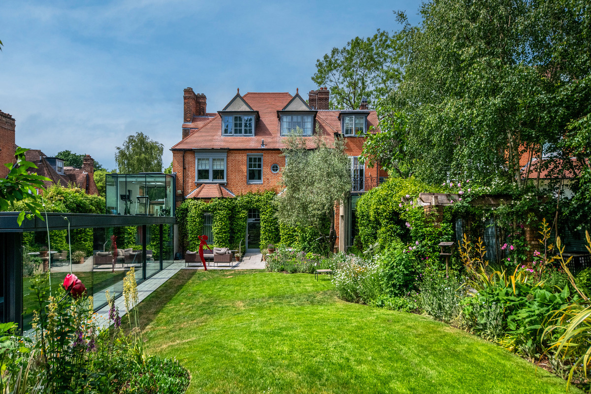 Medium 25 broadlands road 4342 gdn rear extl