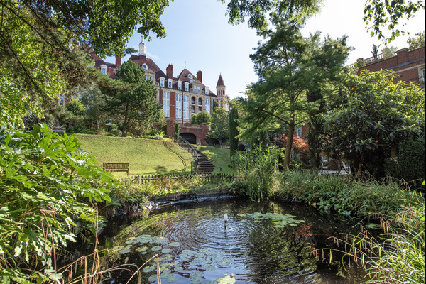 Small 8 gainsborough house 3413 grounds1